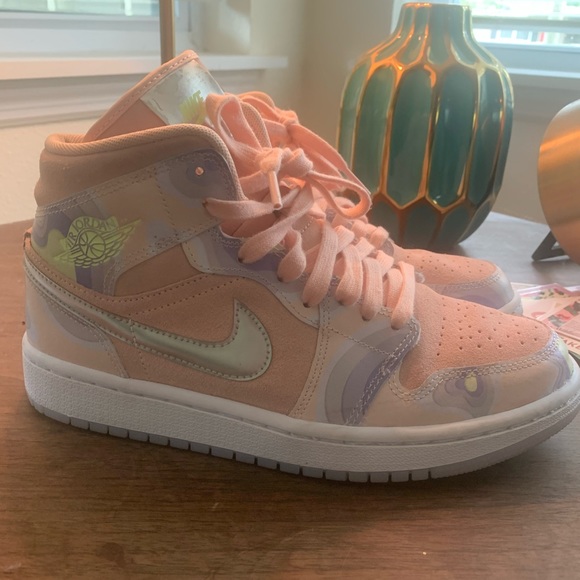 Nike Jordan Women’s Hi Top, fun Multi color - Picture 3 of 4